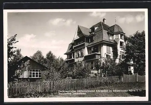 AK Königsfeld /Schwarzwald, Sanatorium Sonnenhaus im Sonnenschein