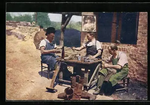 AK Der Regimentsschuster bei der Arbeit, 1. Weltkrieg, Schuhmacher hinter der Front