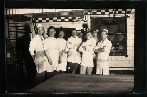 Foto-AK Bäckerlehrlinge in der Küche