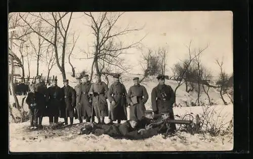 Foto-AK Soldaten im Schnee mit MG 08 /15