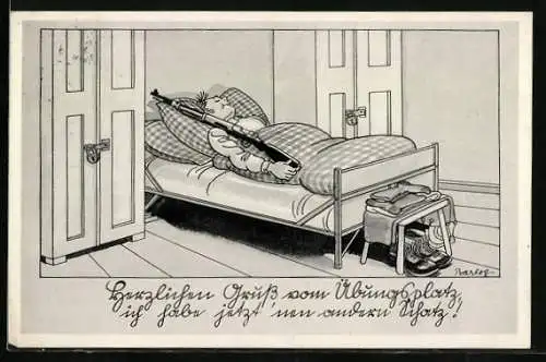 Künstler-AK Ferdinand Barlog: Soldat schläft mit Gewehr im Bett, Gruss vom Übungsplatz