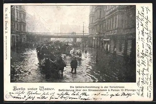 AK Berlin-Kreuzberg, Hochwasser 14.4.1902, Überschwemmung in der Yorkstrasse, Beförderung über den Strassendamm