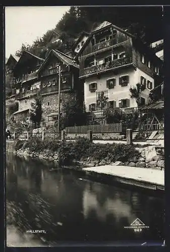AK Hallstatt, Wohnhäuser an Wasserpartie