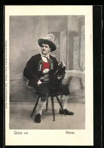 AK Ötztal /Tirol, Ein junger Mann auf einem Stuhl in lokaler Tracht