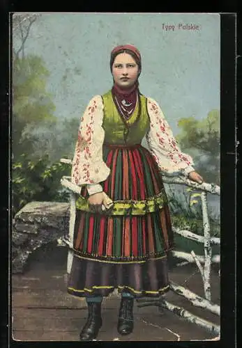 AK Junge polnische Frau lässt in farbenfroher Tracht