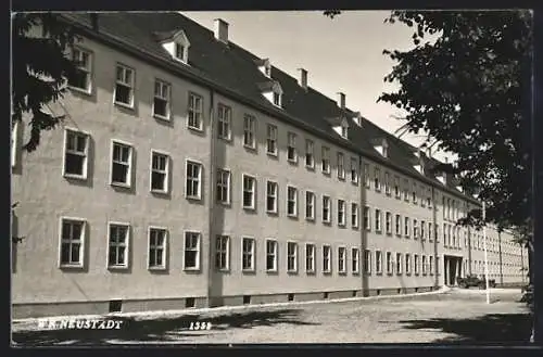 AK Wr. Neustadt, Kaserne mit Eingang