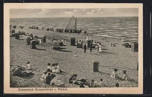 AK Grossmöllen i. Pomm., Belebte Partie am Strand