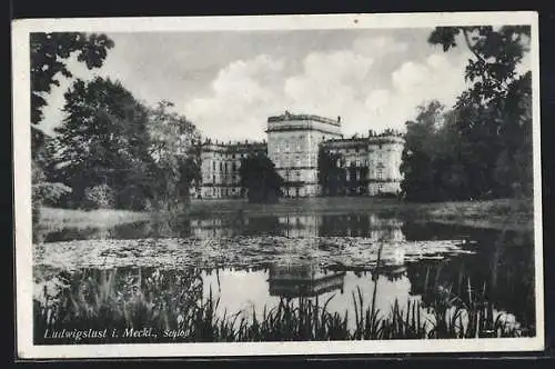 AK Ludwigslust i. Meckl., Uferpartie am Schloss