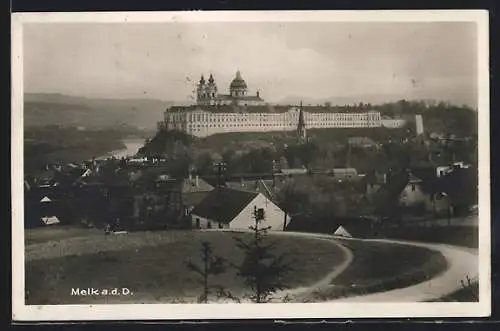 AK Melk an der Donau, Gesamtansicht mit Blick nach dem Stift