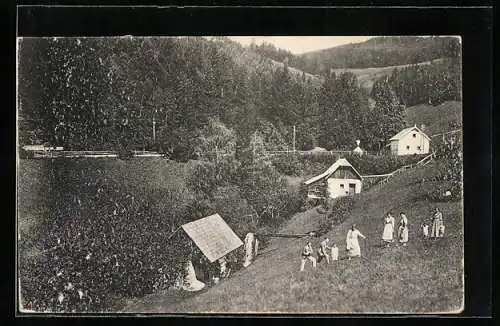AK Mönichkirchen, Familienspaziergang an der steirisch-niederösterr. Grenze