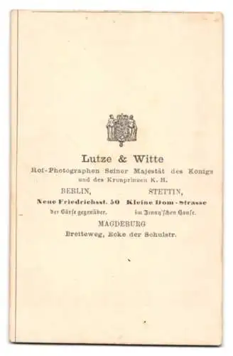 Fotografie Lutze & Witte, Berlin, Neue Friedrichstr. 50, Ehepaar in festlicher Kleidung