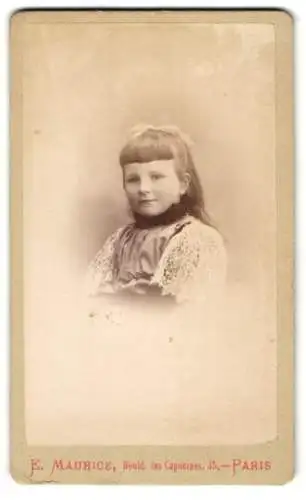 Fotografie E. Maurice, Paris, 35, Bould. des Capucines, Kleines Mädchen im Spitzenkleid