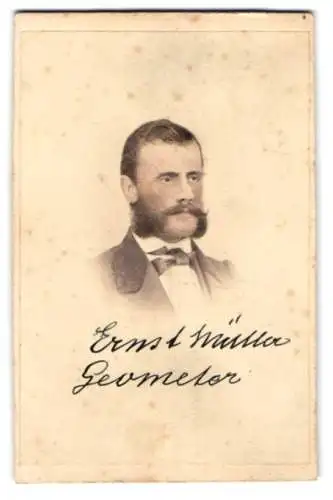Fotografie unbekannter Fotograf und Ort, Portrait Ernst Müller, Geometer / Geodät / Vermessungsingenieur, Koloriert