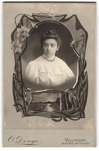 Fotografie O. Doege, Villingen, junge Frau im weissen Kleid mit hochgesteckten Haaren, im Passepartout