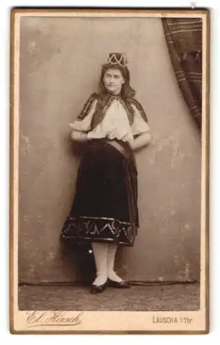 Fotografie El. Hirsch, Lauscha i. Th., junge Frau zum Fasching als Vagabundin / Zigeunerin