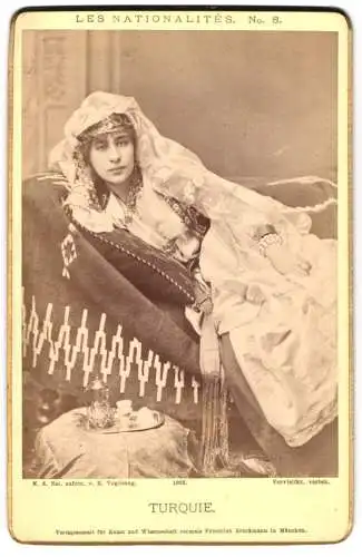 Fotografie E. Vogelsang, München, Dame in Türkischer Tracht, Türkin, Turquie, les Nationalites
