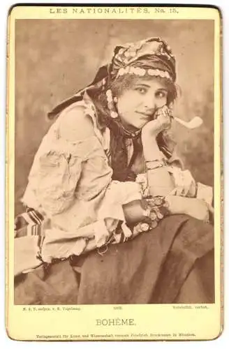 Fotografie E. Vogelsang, München, Dame in Tracht aus Böhmen, Zigeunerin, Bohème, les Nationalites