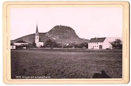 Fotografie Lautz, Darmstadt, Ansicht Singen / Bodensee, Ortsansicht mit Kirche und Hohentwiel