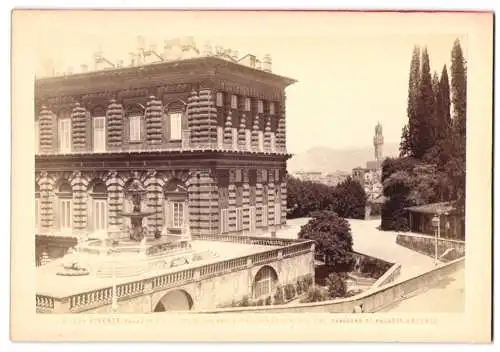 Fotografie unbekannter Fotograf, Ansicht Firenze - Florenz, Palazzio Pitti Dettaclio Della Parte Posteriore Col Panorama
