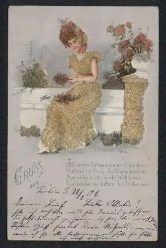 Glitzer-Perl-AK Junge Frau in Sommerkleid und Hut mit gepflückten Blumen, mit Glitzer-Perlen