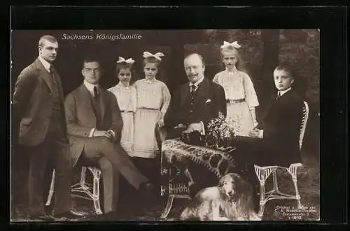 AK Sachsens Königsfamilie mit einem Hund im Garten sitzend
