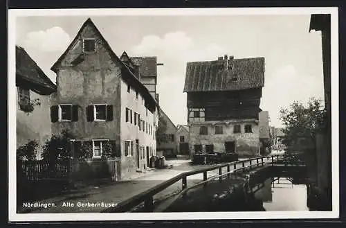 AK Nördlingen, alte Gerberhäuser am Flussufer