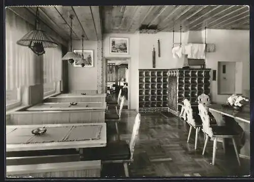 AK Waffenrod-Hinterrod /Thür. Wald, Innenansicht vom Park-Café