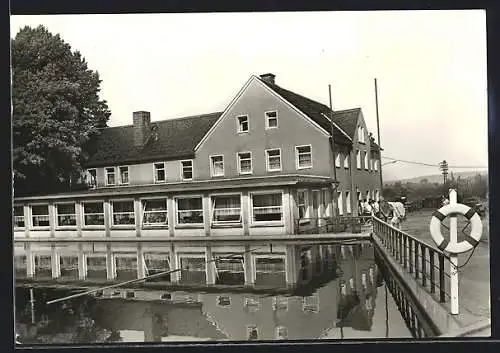 AK Hetzdorf /Kr. Freiberg, Gasthaus Sumpfmühle am Wasser, Rettungsring