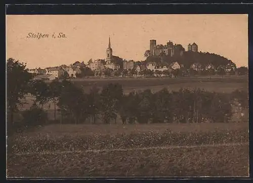 AK Stolpen i. Sa., Ortsansicht mit Burg von einem Acker aus