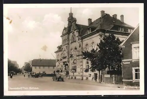 AK Hermsdorf / Thür., Strassenpartie am Rathaus