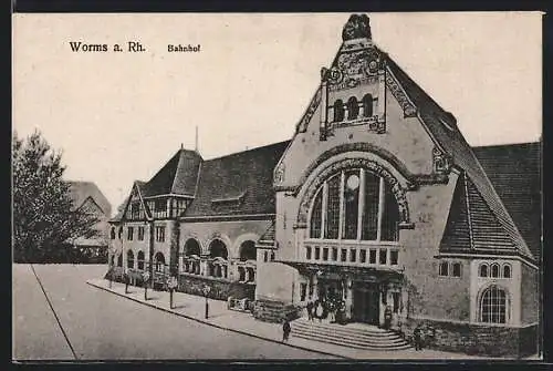 AK Worms a. Rh., Bahnhof mit Strasse