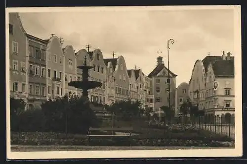 AK Schärding, Ortspartie mit Zierbrunnen-Anlage und Blick auf Häuser