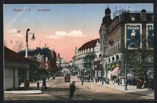 AK Plauen / Vogtland, Postplatz mit Geschäften, Strassenbahn