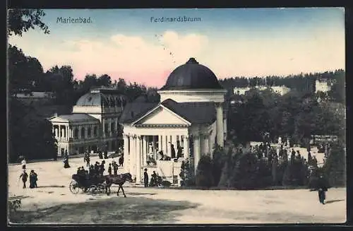 AK Marienbad, Ferdinandsbrunn mit Kutschen und Passanten