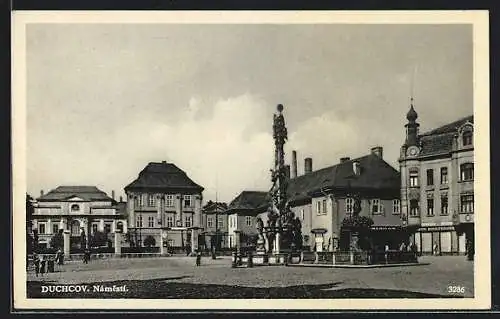 AK Dux / Duchcov, Platz mit Denkmal