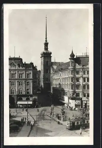 AK Brünn, Jakobskirche mit Strassenbahn aus der Vogelschau