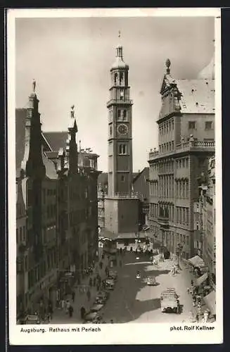 AK Augsburg, Rathaus mit Perlach und Strassenbahn aus der Vogelschau