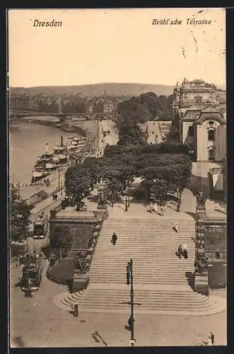 AK Dresden, Brühlsche Terrasse mit Strassenbahnen aus der Vogelschau