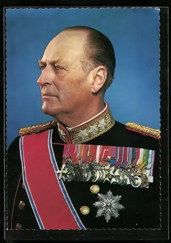 AK König Olav V. von Norwegen in Uniform mit Ordensspange