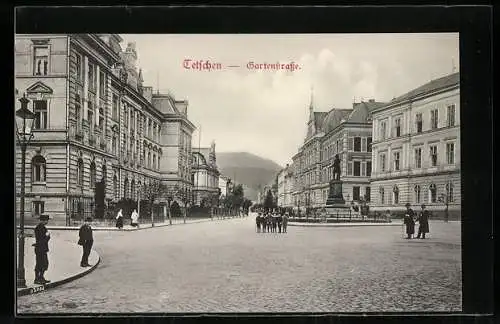 AK Tetschen-Bodenbach / Decin, Partie in der Gartenstrasse mit Denkmal