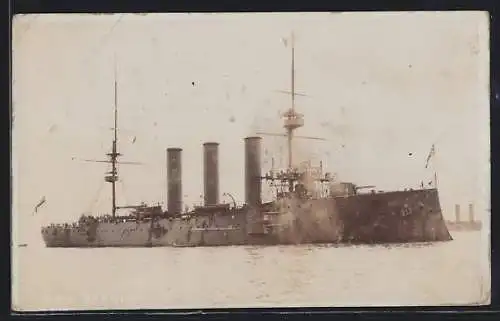 AK Britisches Kriegsschiff im Wasser