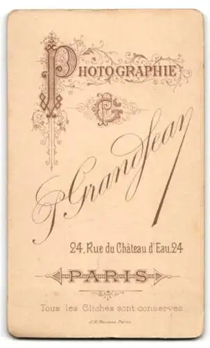 Fotografie P. Grandjean, Paris, Eleganter Herr mit Schnauzbart