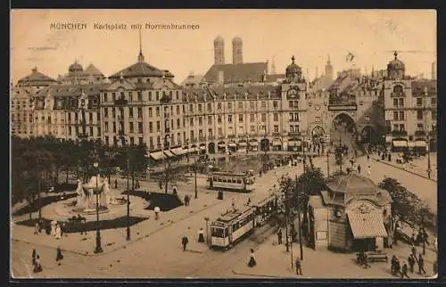 AK München, Strassenbahn passieren den Nonnenbrunnen auf dem Karlsplatz