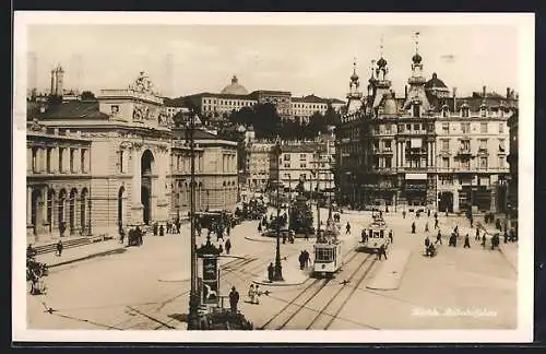 AK Zürich, Bahnhof mit Bahnhofplatz, Strassenbahnen der Linien 3 und 6, Leute, Geschäfte