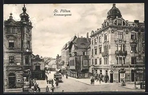 AK St. Pölten, Strasse Kremsergasse mit Geschäften und Strassenbahn