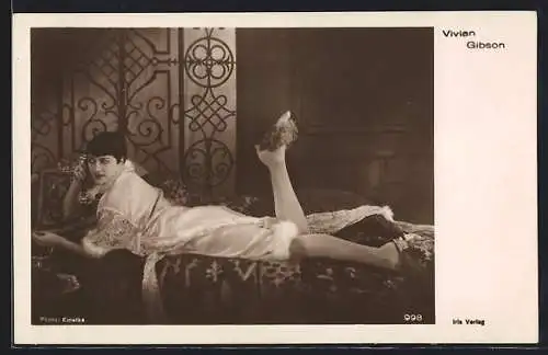 AK Schauspielerin Vivian Gibson liegend am Telefon