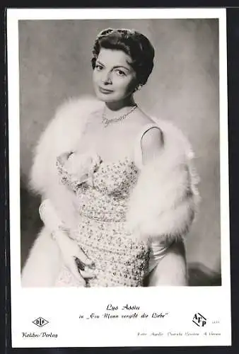 AK Schauspielerin Lys Assia im Pelz