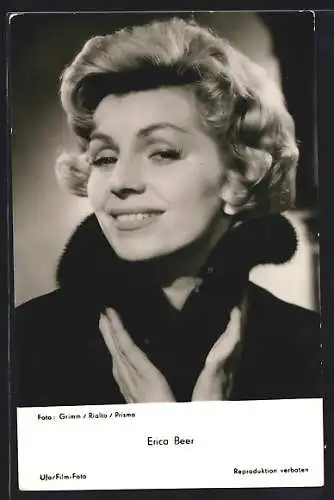 AK Schauspielerin Erica Beer mit Palzkragen
