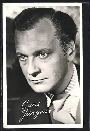 AK Schauspieler Curd Jürgens in dramatischem Licht