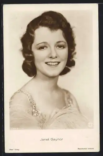 AK Schauspielerin Janet Gaynor lächelnd in Kamera blickend